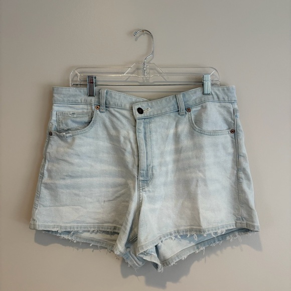 American Eagle Outfitters Pants - American Eagle Outfitters Light Wash Stretch Mom Jean Shorts